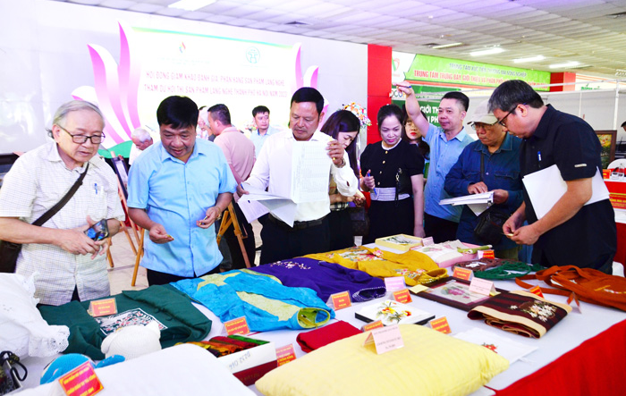 Thành phố Hà Nội chuẩn bị tổ chức tôn vinh các sản phẩm làng nghề năm 2023