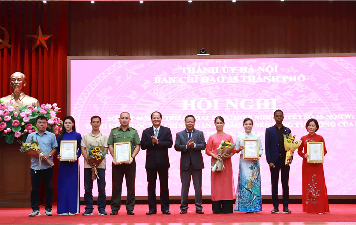 Thành phố Hà Nội trao giải Cuộc thi chính luận về bảo vệ nền tảng tư tưởng của Đảng