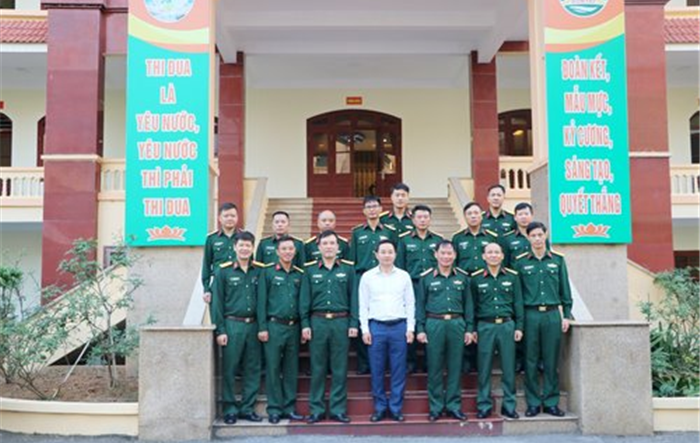 Chính ủy Bộ Tư lệnh Thủ đô Hà Nội thăm và làm việc với Ban chỉ huy quân sự thị xã Sơn Tây