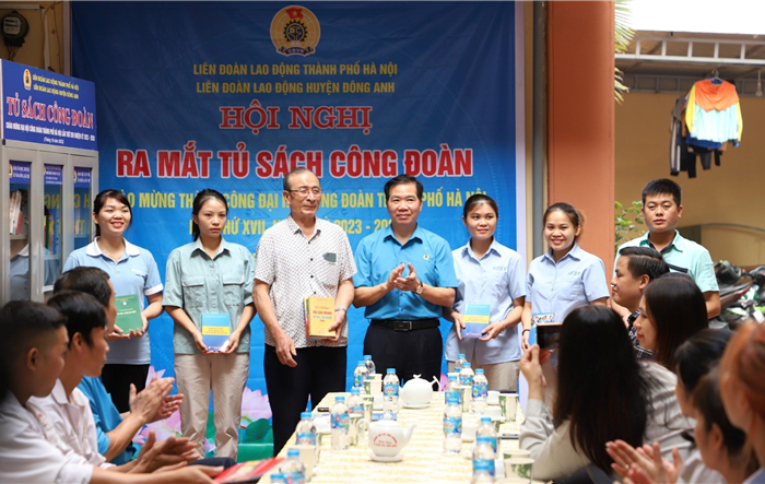 Ra mắt Tủ sách Công đoàn tại 6 Tổ tự quản khu nhà trọ công nhân