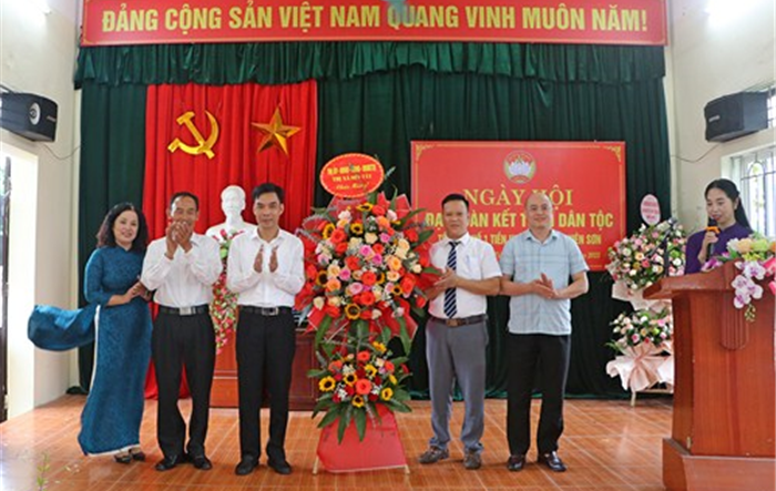 Phó Bí thư Thường trực Thị uỷ Sơn Tây dự Ngày hội đại đoàn kết Tổ dân phố 1 Tiền Huân (phường Viên Sơn)
