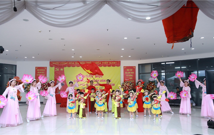 Chủ tịch Uỷ ban Trung ương Mặt trận Tổ quốc Việt Nam dự Ngày hội Đại đoàn kết toàn dân tộc năm 2023 tại Tổ dân phố 10, phường Xuân Tảo