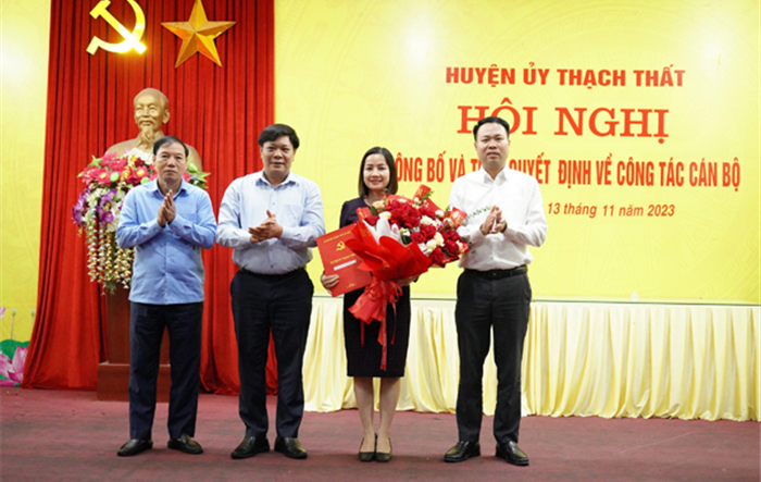 Huyện uỷ Thạch Thất tổ chức Hội nghị công bố Quyết định về công tác cán bộ tại xã Đồng Trúc