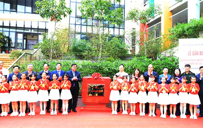 Lễ gắn biển công trình chào mừng kỷ niệm 20 năm Ngày thành lập quận Hoàng Mai 