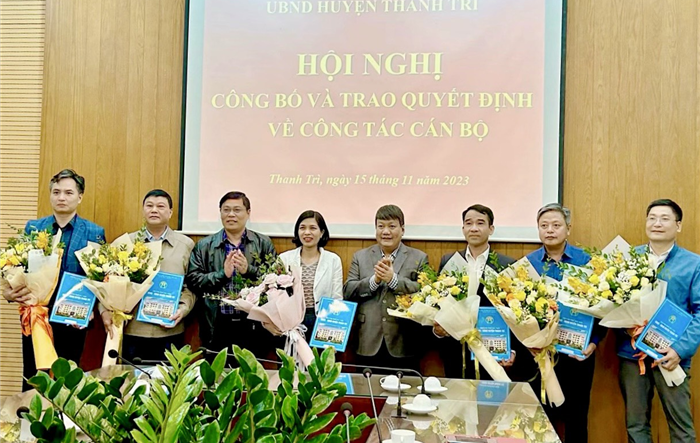 Huyện Thanh Trì tổ chức công bố và trao Quyết định về công tác cán bộ