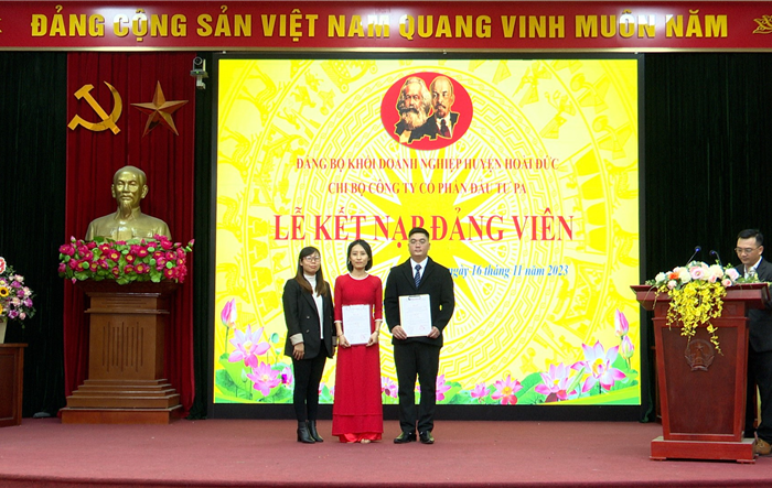 Chi bộ Công ty cổ phần đầu tư PA, Đảng bộ khối Doanh nghiệp huyện Hoài Đức kết nạp 02 đảng viên mới 