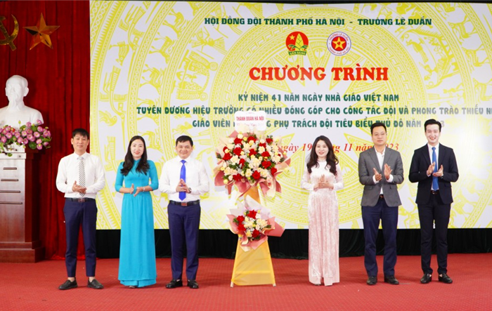 Tuyên dương 42 hiệu trưởng và 53 tổng phụ trách Đội tiêu biểu