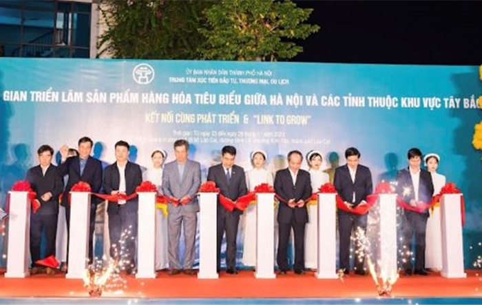 Khai mạc triển lãm sản phẩm tiêu biểu giữa Hà Nội và các tỉnh Tây Bắc