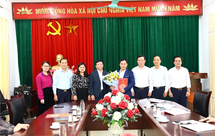 Huyện ủy Hoài Đức công bố quyết định công tác cán bộ tại xã Tiền Yên
