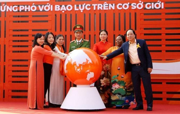  Chung tay ứng phó với bạo lực trên cơ sở giới
