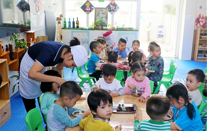 Kiểm tra công tác y tế trường học tại thị xã Sơn Tây
