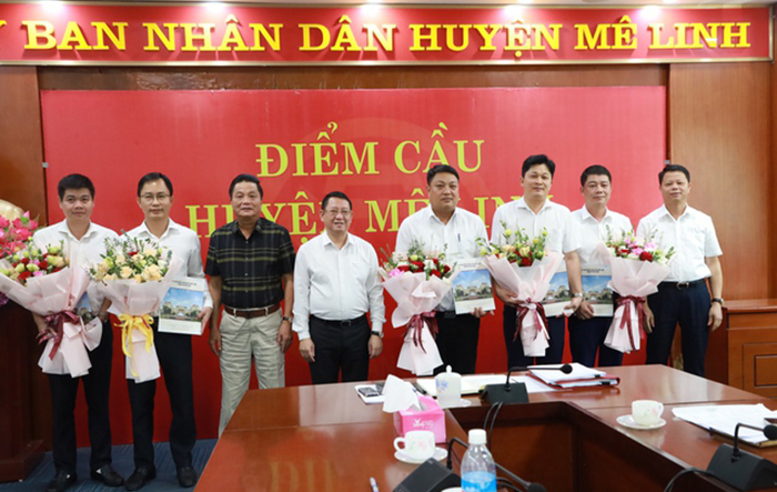 Chủ tịch UBND huyện Mê Linh chủ trì hội nghị trao quyết định điều động, bổ nhiệm cán bộ