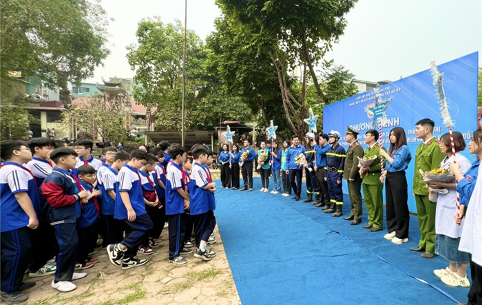 Ra quân đội tự quản đảm bảo trật tự an toàn giao thông, trật tự đô thị, vệ sinh môi trường, phòng chống cháy nổ trong đoàn viên, thanh niên và nhân dân Thủ đô