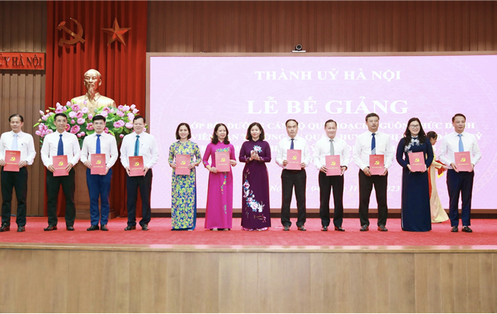 Phó Bí  thư Thường trực Thành uỷ dự lễ bế giảng lớp bồi dưỡng cán bộ quy hoạch nguồn 