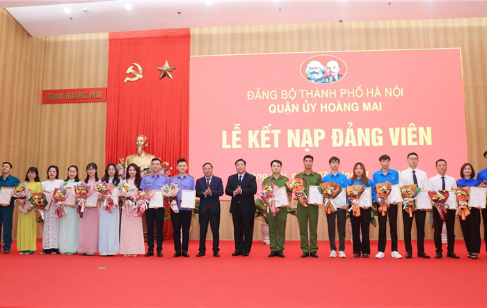 Phó Bí thư Thành ủy Hà Nội Nguyễn Văn Phong: "Là đảng viên để phụng sự Tổ quốc, phục vụ nhân dân"
