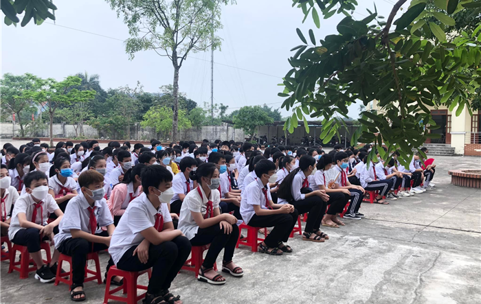 Tiếp nhận dự án “Hỗ trợ trang thiết bị Phòng máy tính SGI” cho Trường THCS Tri Trung, huyện Phú Xuyên