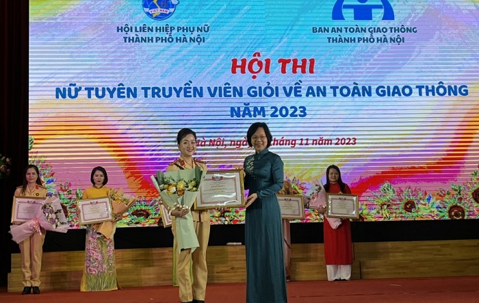  Hội thi “Nữ tuyên truyền viên giỏi về an toàn giao thông” với chủ đề “Thượng tôn pháp luật để xây dựng văn hóa giao thông an toàn”