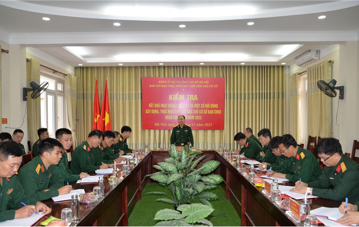 Kiểm tra hoạt động công tác Ban CHQS quận Long Biên