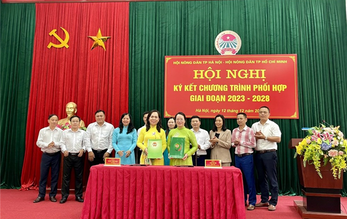 Hội Nông dân thành phố Hà Nội ký kết hợp tác với Hội Nông dân thành phố Hồ Chí Minh