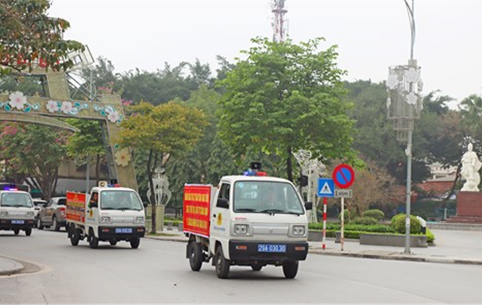 Thị xã Sơn Tây ra quân lập lại trật tự lòng đường, hè phố và các điểm công cộng dịp Tết Dương lịch, Tết Nguyên đán Giáp Thìn và lễ hội Xuân 2024