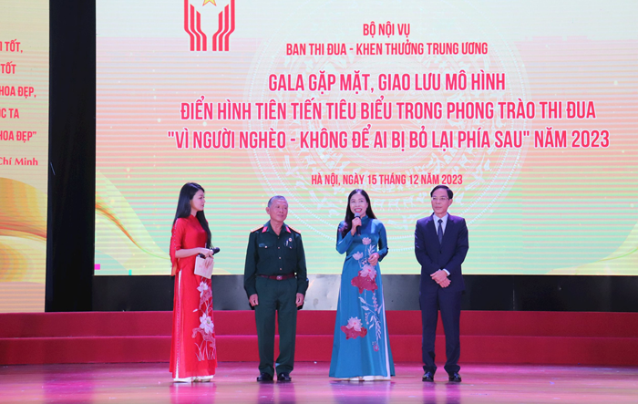 Giao lưu điển hình tiên tiến trong phong trào thi đua “Vì người nghèo - không để ai bị bỏ lại phía sau”