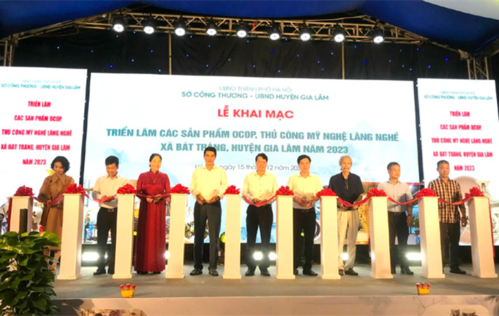 Khai mạc Triển lãm các sản phẩm OCOP, thủ công mỹ nghệ và làng nghề xã Bát Tràng 2023