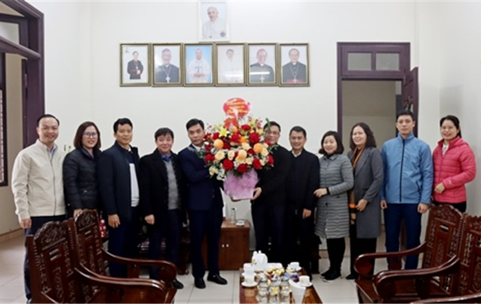 Lãnh đạo thị xã Sơn Tây tặng quà nhân dịp Noel 2023