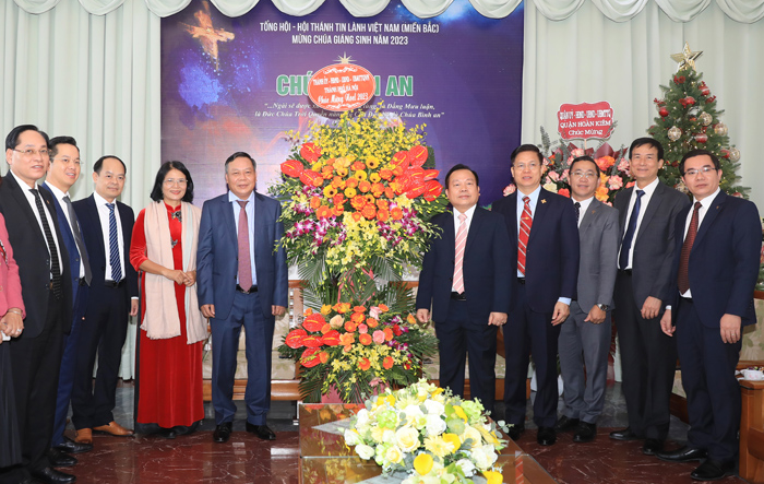 Phó Bí thư Thành ủy Hà Nội chúc mừng Giáng sinh Hội Thánh Tin lành Việt Nam 