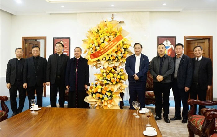 Giám đốc Công an thành phố chúc mừng Tổng Giám mục Tổng giáo phận Hà Nội nhân dịp Noel