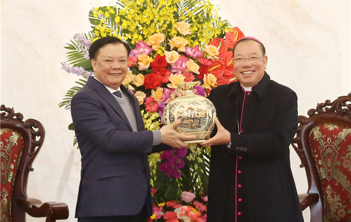 Bí thư Thành uỷ Đinh Tiến Dũng chúc mừng Tòa Tổng Giám mục Hà Nội nhân lễ Giáng sinh 2023