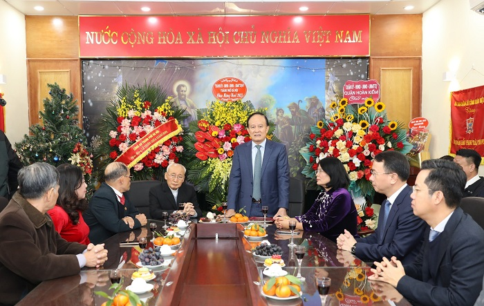Chủ tịch HĐND thành phố Nguyễn Ngọc Tuấn thăm, chúc mừng Ủy ban Đoàn kết Công giáo thành phố