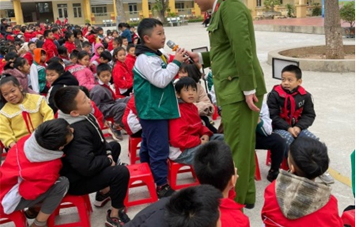 Tuyên truyền về phòng, chống bạo lực học đường, an toàn giao thông đường bộ tại trường Tiểu học Mê Linh