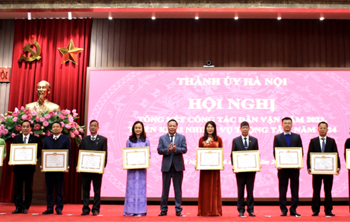 Nâng cao nhận thức về vị trí, vai trò công tác dân vận trong thực hiện nhiệm vụ chính trị của thành phố