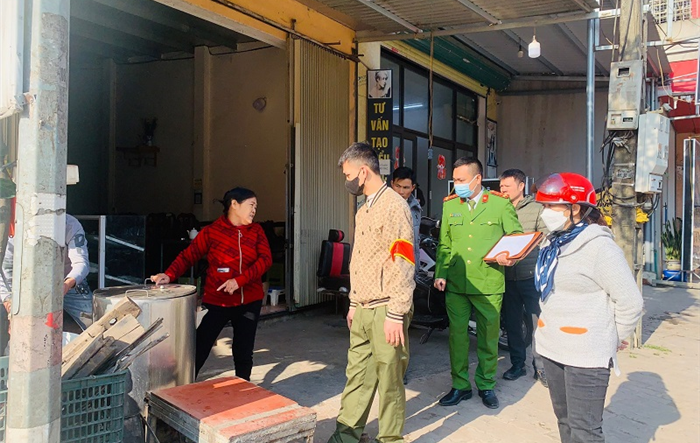 Công an huyện Ba Vì ra quân đảm bảo hành lang an toàn giao thông
