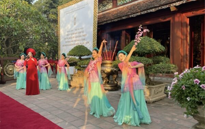 Trưng bày chuyên đề “Một số hình ảnh về di tích Quốc gia đặc biệt lịch sử - danh lam thắng cảnh hồ Hoàn Kiếm và đền Ngọc Sơn”