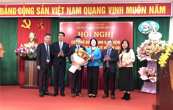 Huyện Sóc Sơn công bố và trao các Quyết định về công tác cán bộ