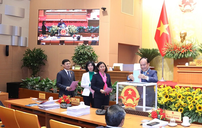Đại biểu HĐND thành phố Hà Nội lấy phiếu tín nhiệm người giữ chức vụ do HĐND bầu