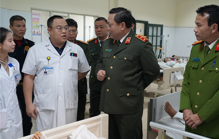 Đảm bảo mọi chính sách cho cán bộ chiến sỹ bị thương trong khi làm nhiệm vụ