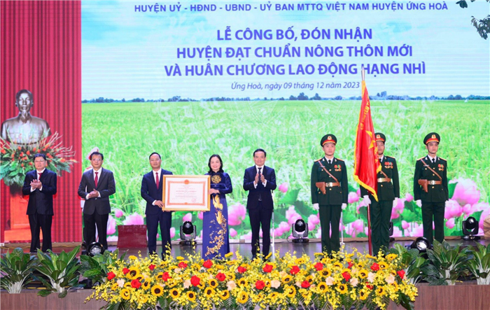 Huyện Ứng Hoà đạt chuẩn nông thôn mới và Huân chương Lao động hạng Nhì