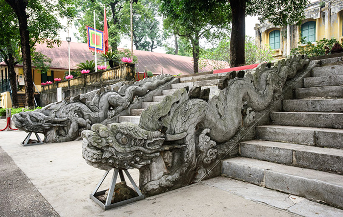 Thềm bậc Điện Kính Thiên và ba cổ vật được công nhận là bảo vật Quốc gia 
