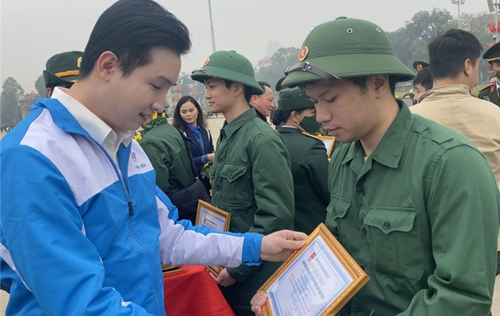 Lễ báo công dâng Bác, trao giấy chứng nhận thanh niên tiêu biểu tình nguyện đăng ký lên đường nhập ngũ năm 2023