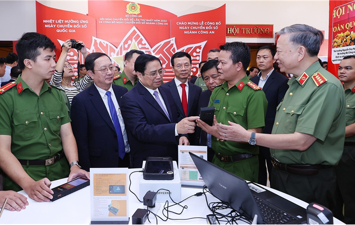 Bảo vệ nền tảng tư tưởng của Đảng trước tác động của cuộc chiến thông tin trên không gian mạng