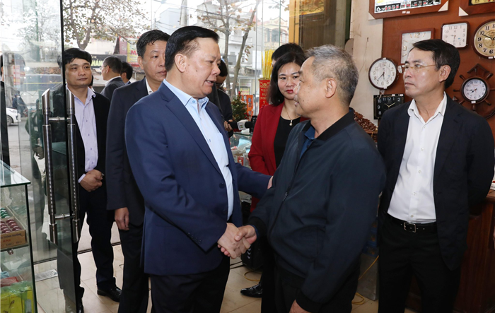 Bí thư Thành uỷ Đinh Tiến Dũng gặp gỡ, động viên người dân thuộc diện giải phóng mặt bằng đường Vành đai 4 - Vùng Thủ đô