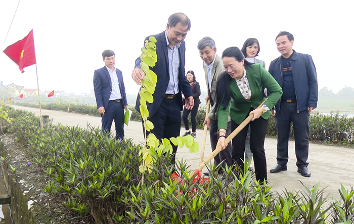Chủ tịch Hội Nông dân thành phố dự Lễ phát động Tết trồng cây “"Đời đời nhớ ơn Bác Hồ" Xuân Quý Mão 2023 tại huyện Thường Tín