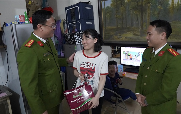 Thăm hỏi, động viên 5 gia đình cán bộ, chiến sỹ Công an thành phố đang thực hiện nhiệm vụ tại Thổ Nhĩ Kỳ 