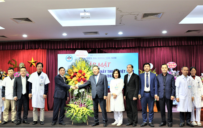  Phó Bí thư Thành ủy Nguyễn Văn Phong thăm, tặng quà Bệnh viện Đa khoa Sóc Sơn