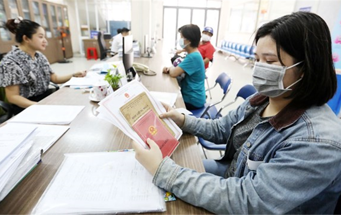 Khẩn trương rà soát các thủ tục hành chính có yêu cầu phải nộp, xuất trình Sổ hộ khẩu, Sổ tạm trú giấy