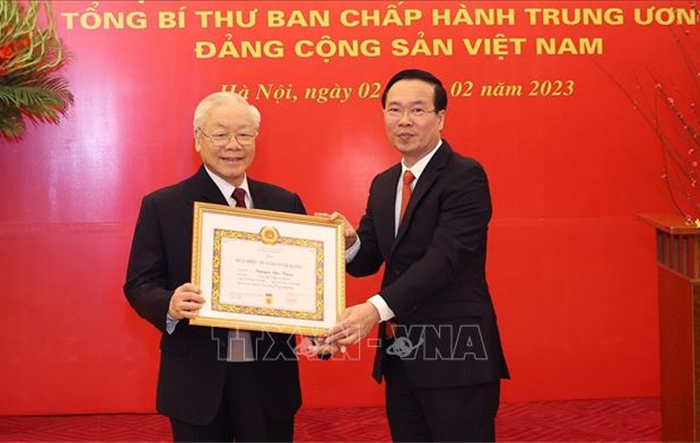 Tổ chức trọng thể Lễ trao tặng Huy hiệu 55 năm tuổi Đảng cho đồng chí Tổng Bí thư Nguyễn Phú Trọng