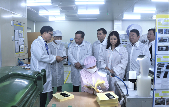 Phó Bí thư Thành ủy Hà Nội Nguyễn Văn Phong thăm, động viên sản xuất tại huyện Mê Linh, huyện Đông Anh
