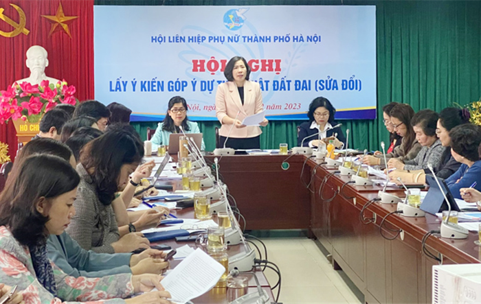 Cán bộ, hội viên phụ nữ thành phố đóng góp vào Dự thảo Luật Đất đai (sửa đổi)